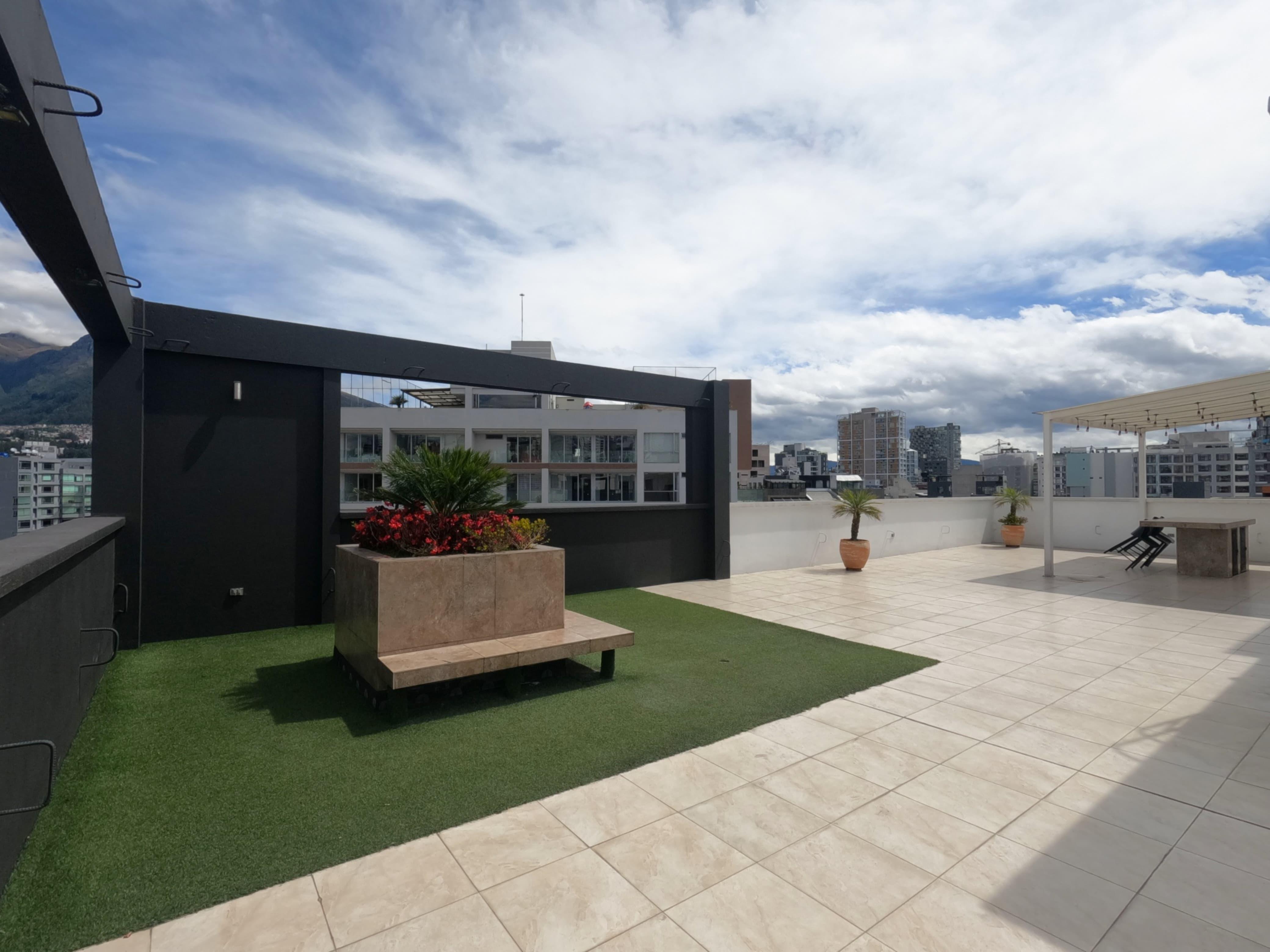 VENTA SUITE POR ESTRENAR DE 54,7 M2 5TO PISO, SECTOR LA CAROLINA IR