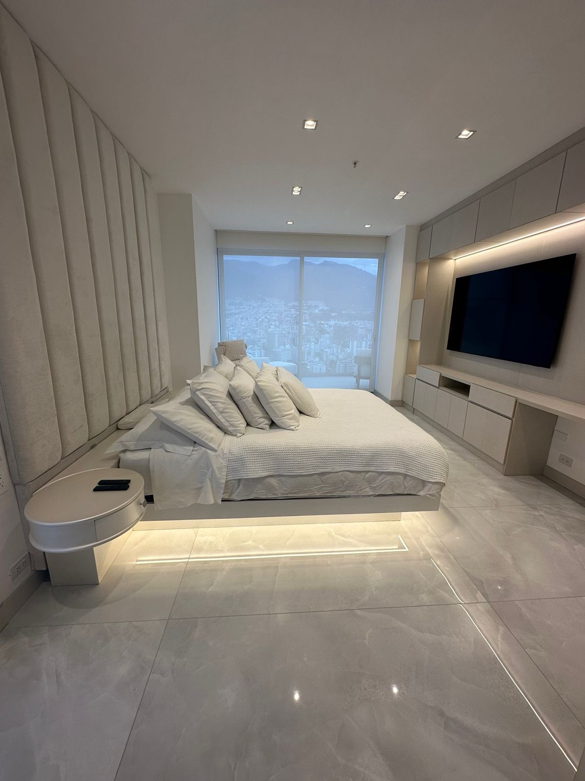 RENTO DEPARTAMENTO DE LUJO, DOS HABITACIONES EN LA GONZALES SUAREZ