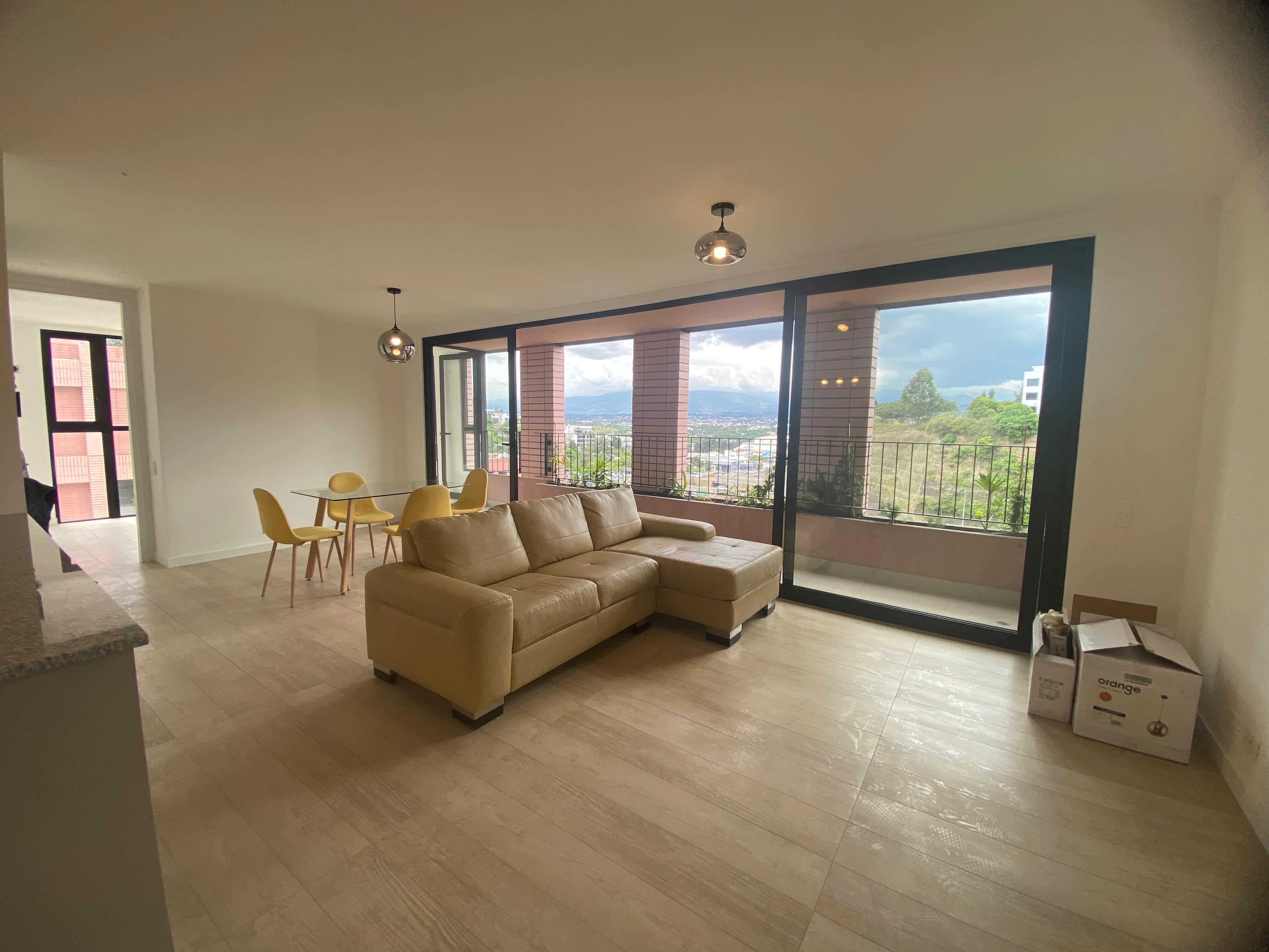 IR Renta Suite amoblada con balcón. Increíble Vista. .Piso 6. – Cumbayá. Proyecto Botániqo.